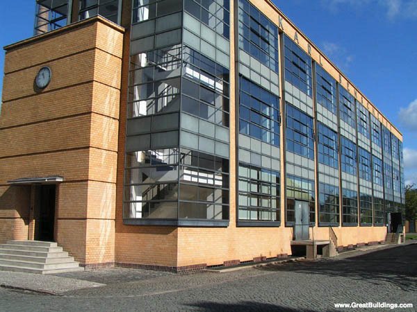 本公司招聘激光技術(shù)人員、銑工、車工若干 